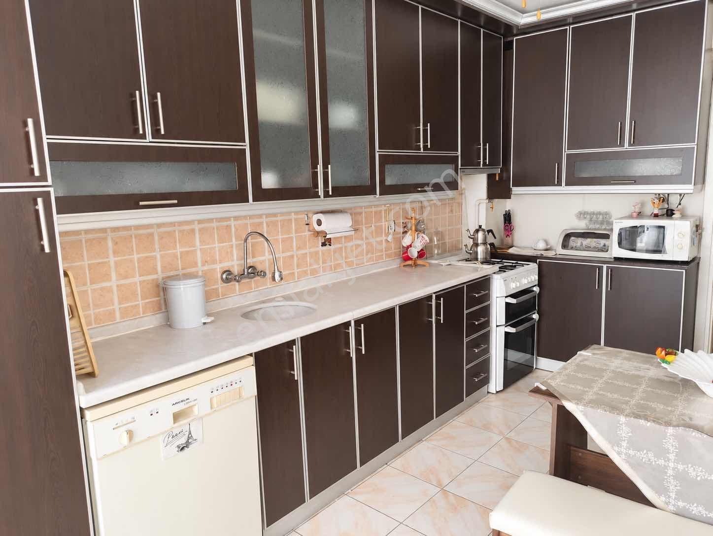 Buca Hürriyet Mahallesi'nde 3+1 Eşyalı Satılık Daire — fotoğraf 5