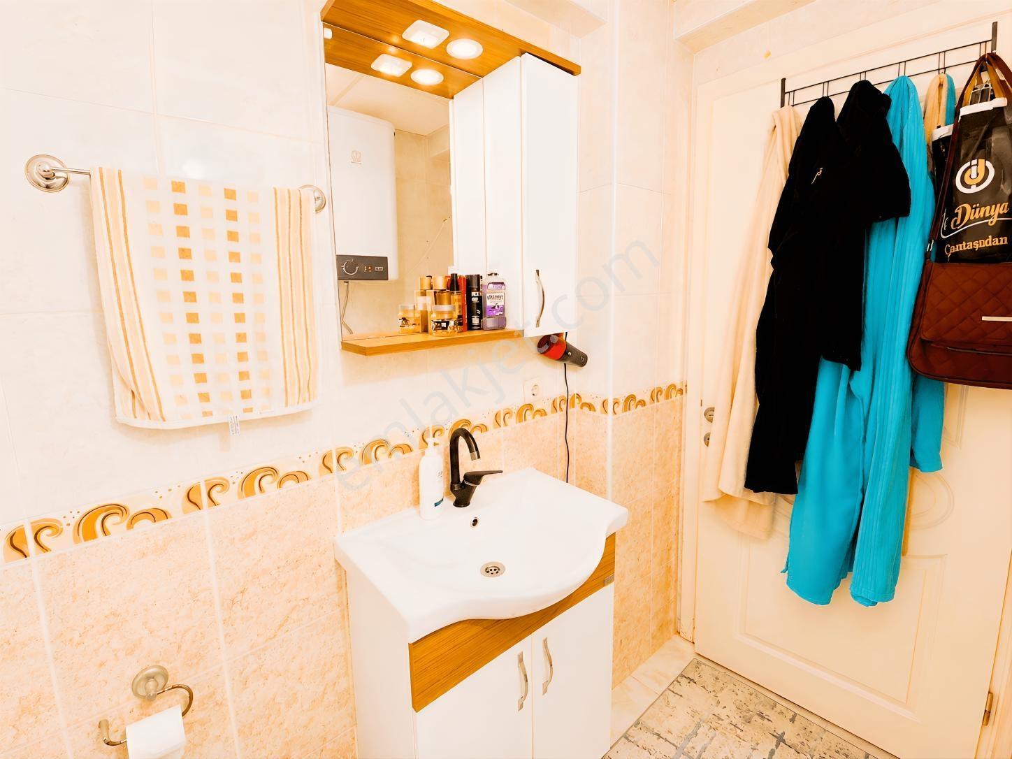 Bozyaka'da Merkezi Konumda 2+1 Satılık Daire — fotoğraf 21