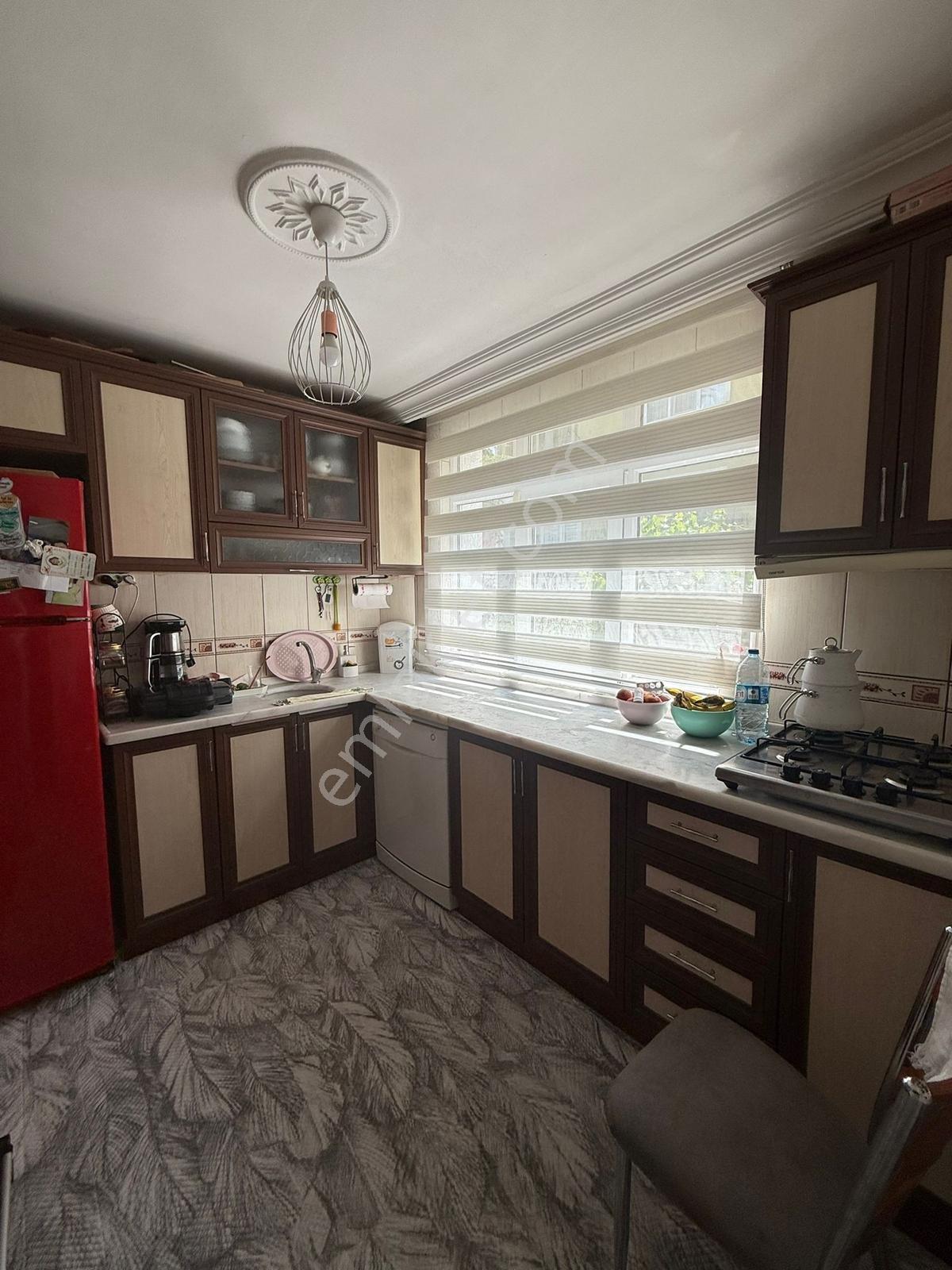 3 Katlı Müstakil Ev -katlar 85 M2 , Toplam 255 M2 + 100 M2 Bahçe — fotoğraf 6