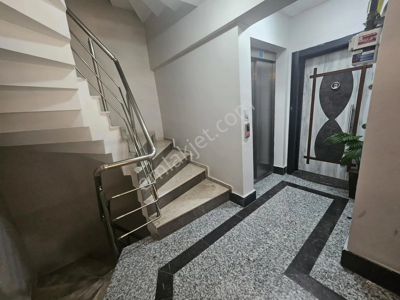 Karşıyaka Yalı Mahallesi 3+1den 2+1e Çevrilmiş Satılık Daire — fotoğraf 6
