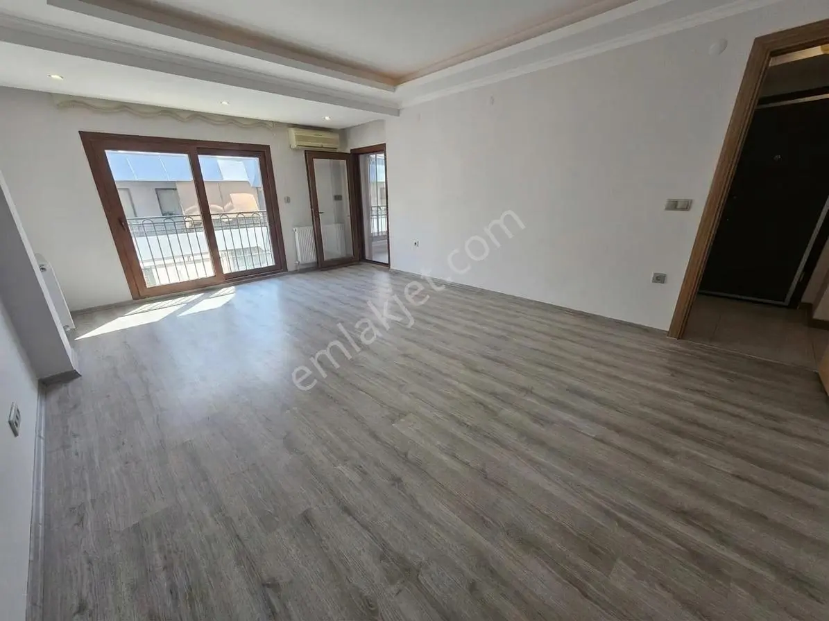 Karşıyaka Yalı Mahallesi 3+1den 2+1e Çevrilmiş Satılık Daire — fotoğraf 8