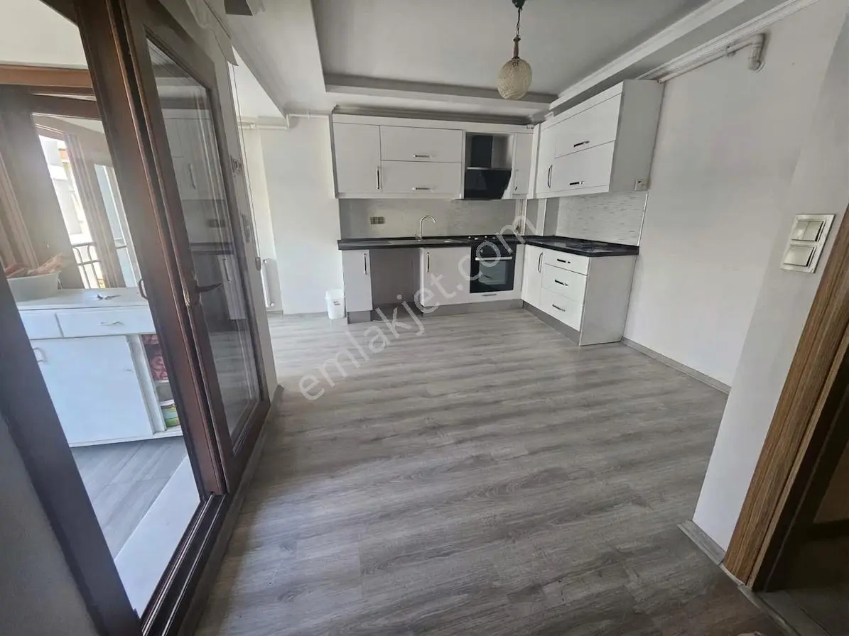 Karşıyaka Yalı Mahallesi 3+1den 2+1e Çevrilmiş Satılık Daire — fotoğraf 12