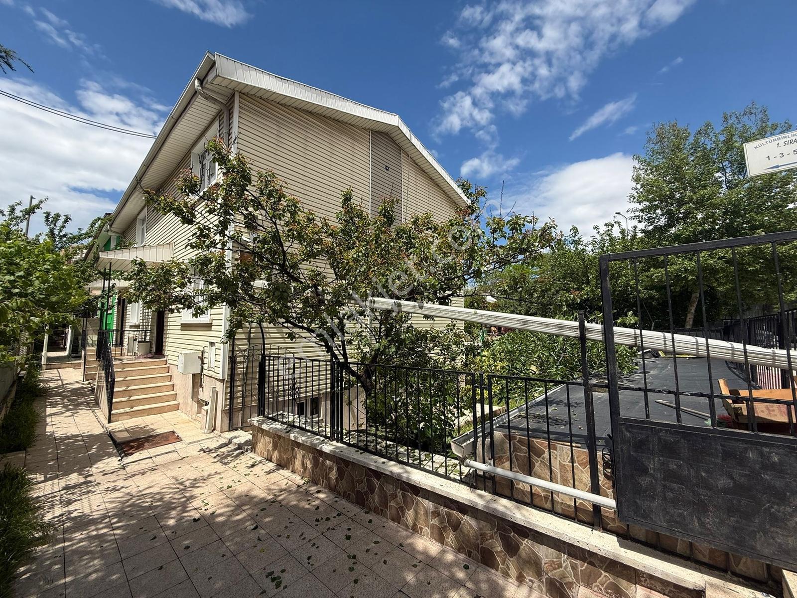 3 Katlı Müstakil Ev - Katlar 85 M2 ,toplam 255 M2 + 100 M2 Bahçe — fotoğraf 2