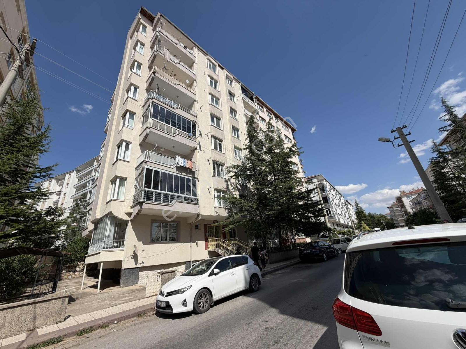 Liva Gayrimenkul'Den Lise Cad Satılık 3+1 Yapılı Daire