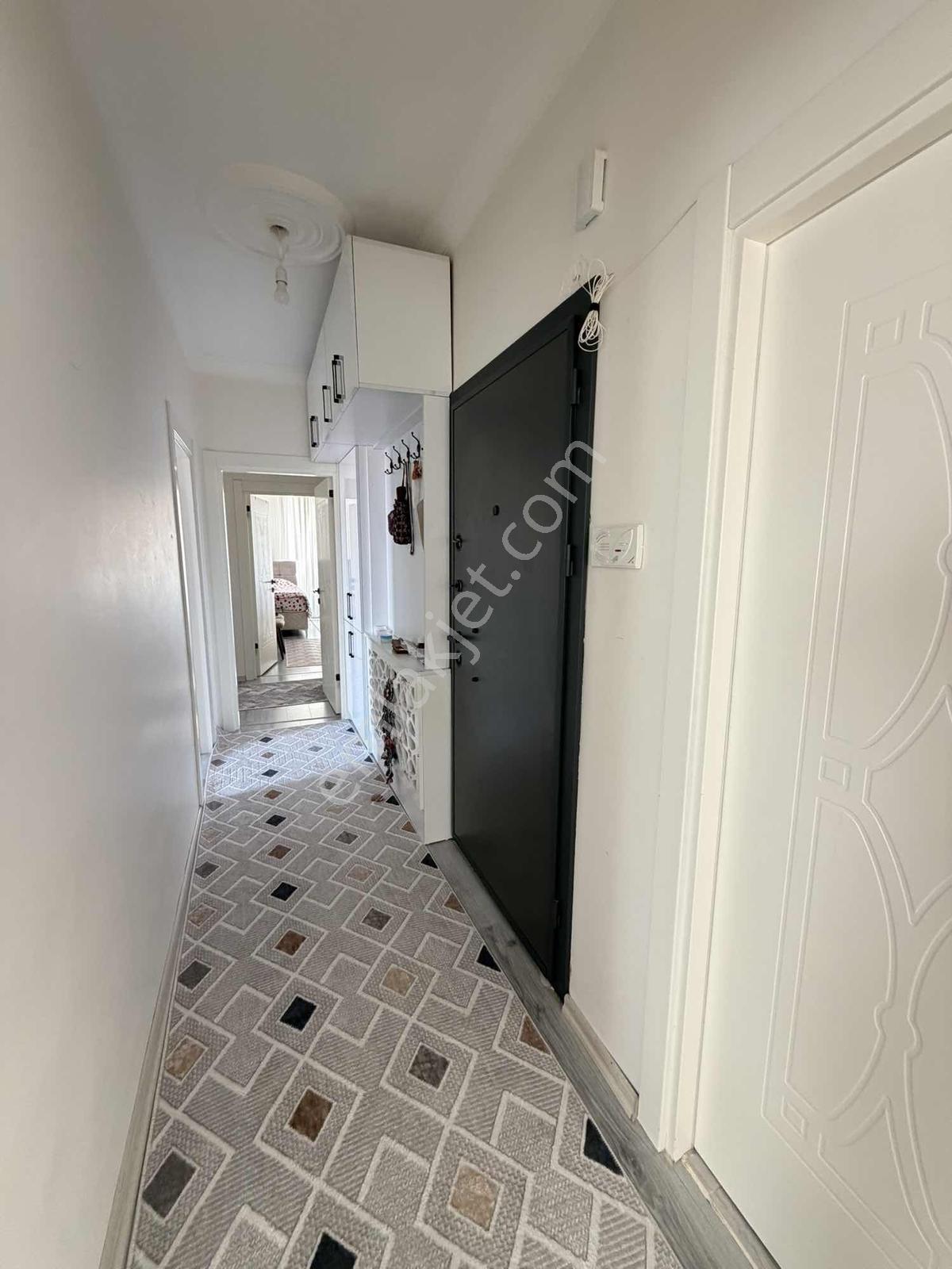 Liva Gayrimenkul'den Lise Cad Satılık 3+1 Yapılı Daire — fotoğraf 2