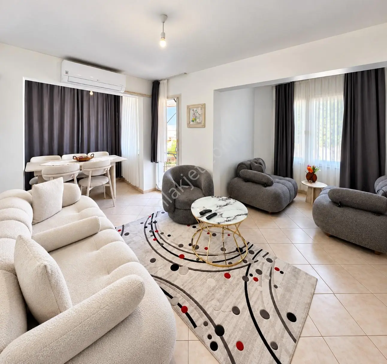 Umas Solutıon'Dan Cadde Üstünde Deniz Manzaralı 2+1 Daire