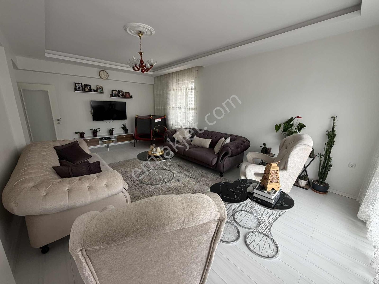 Liva Gayrimenkul'Den Acil Karşısı 3+1 Satılık Daire