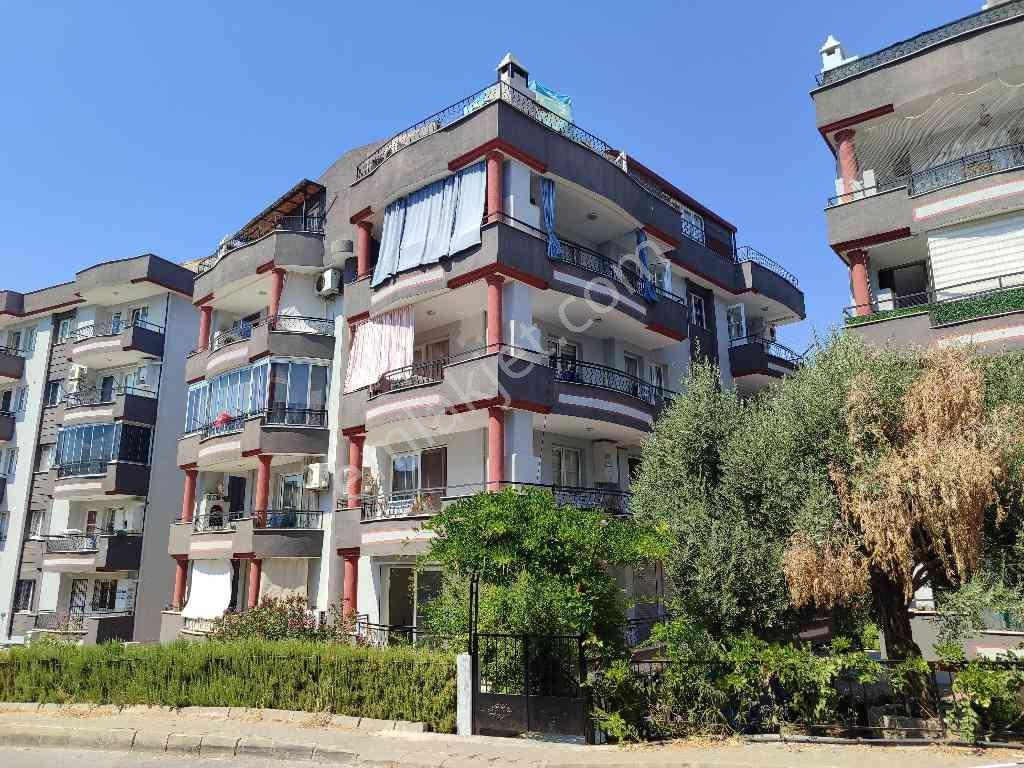 Kuşadası Ege Mahallesi Yıldız Sitesinde Bahçe Katı Daire