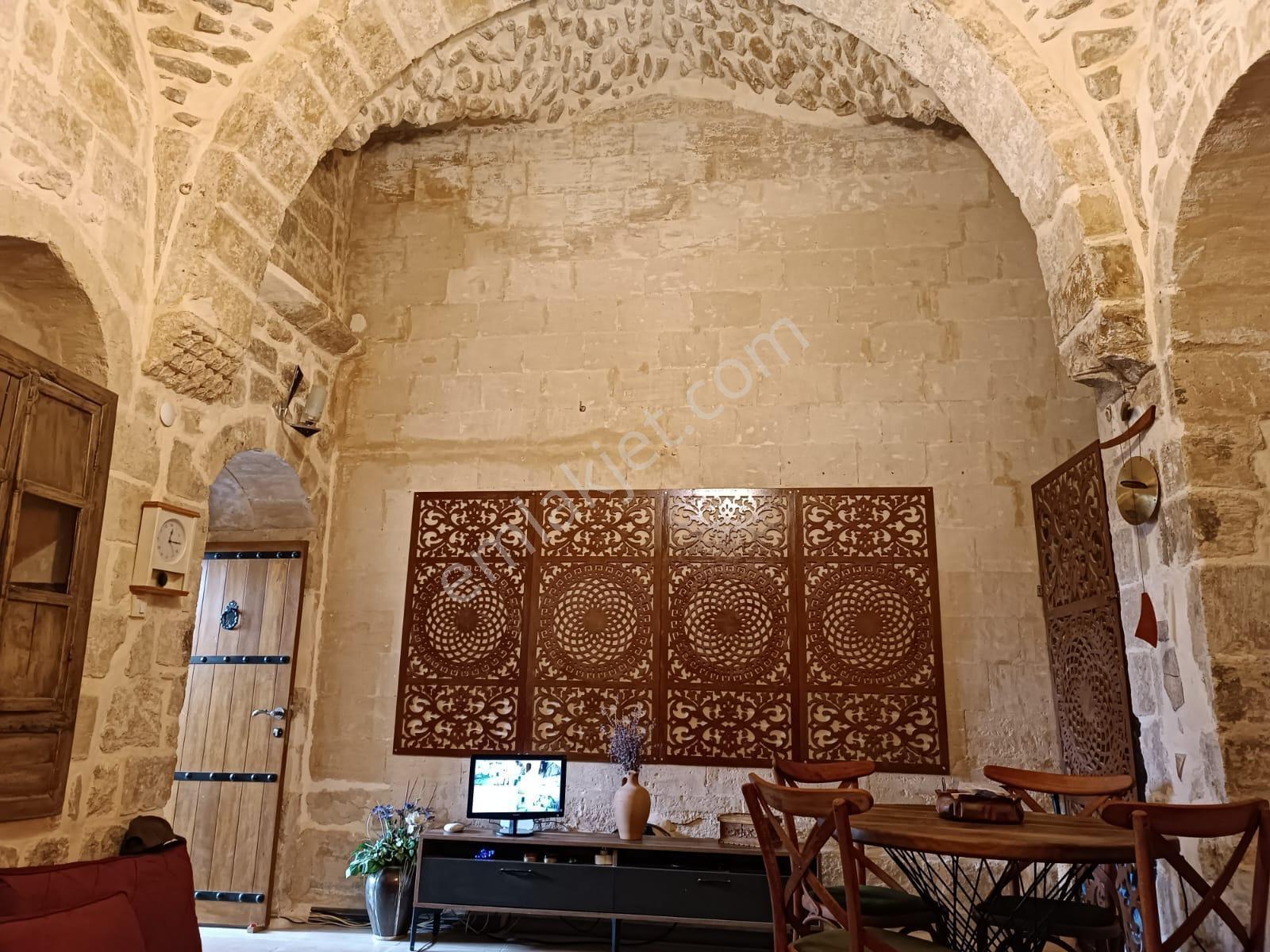 Mardin'de Otele Uygun Satılık Tarihi Taş Konak — fotoğraf 3