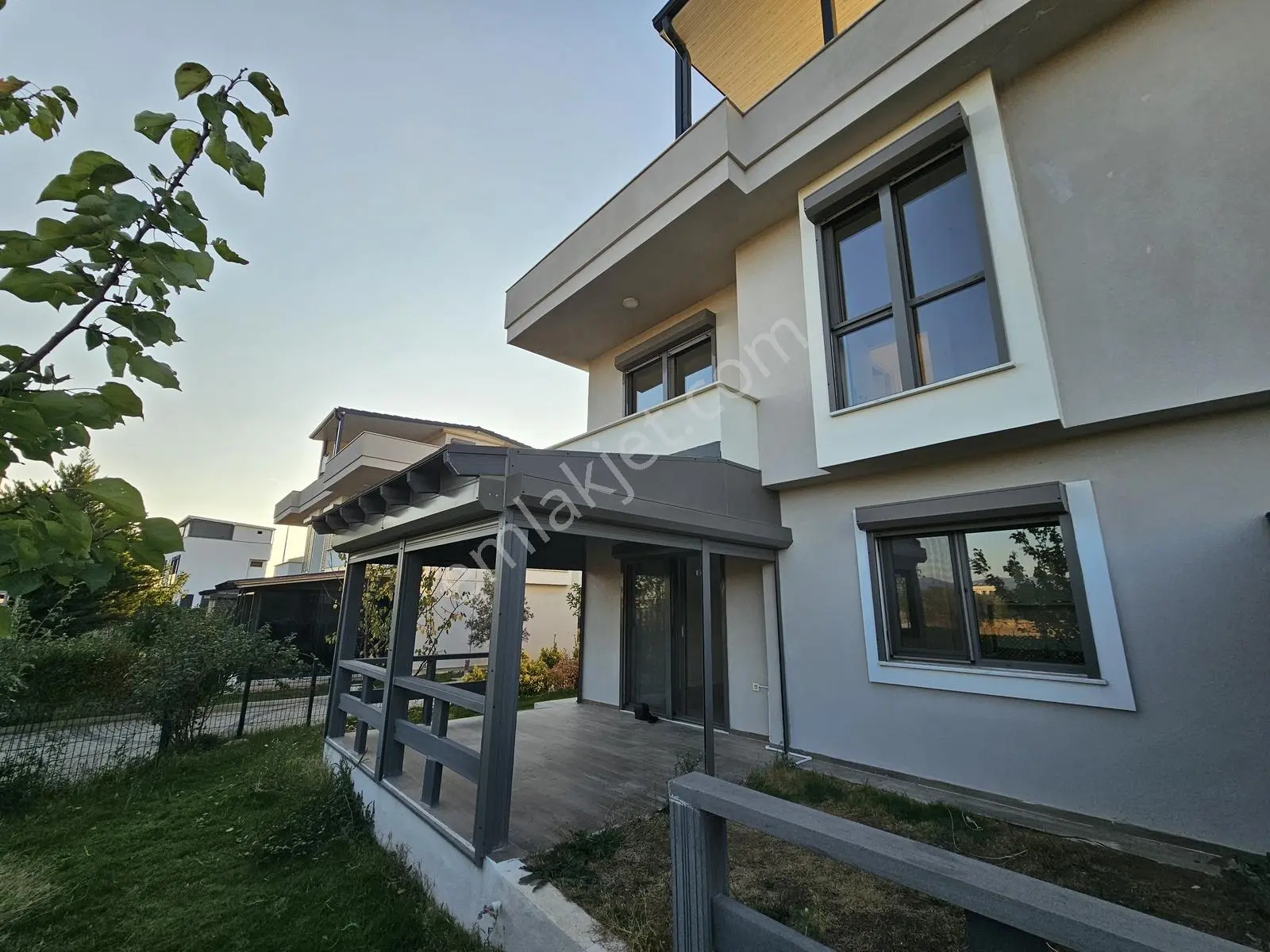Onmax Karaağaç Bünül Sahilde 3+1 Site İçerisinde Satılık Villa — fotoğraf 4