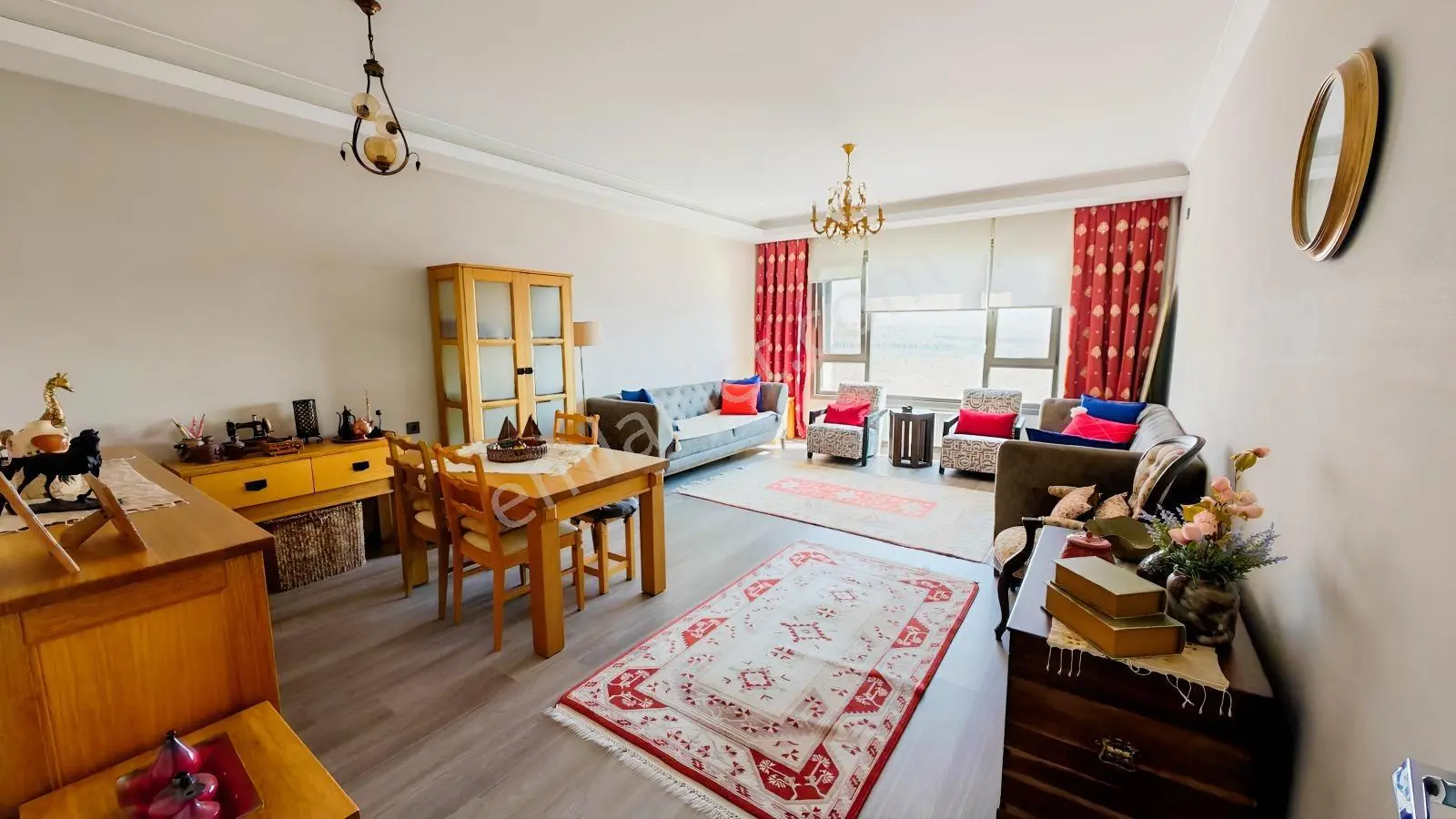 Yenimahalle Cumhuriyet Mah. De Havuzlu Sitede 4+1 Satılık Daire — fotoğraf 3