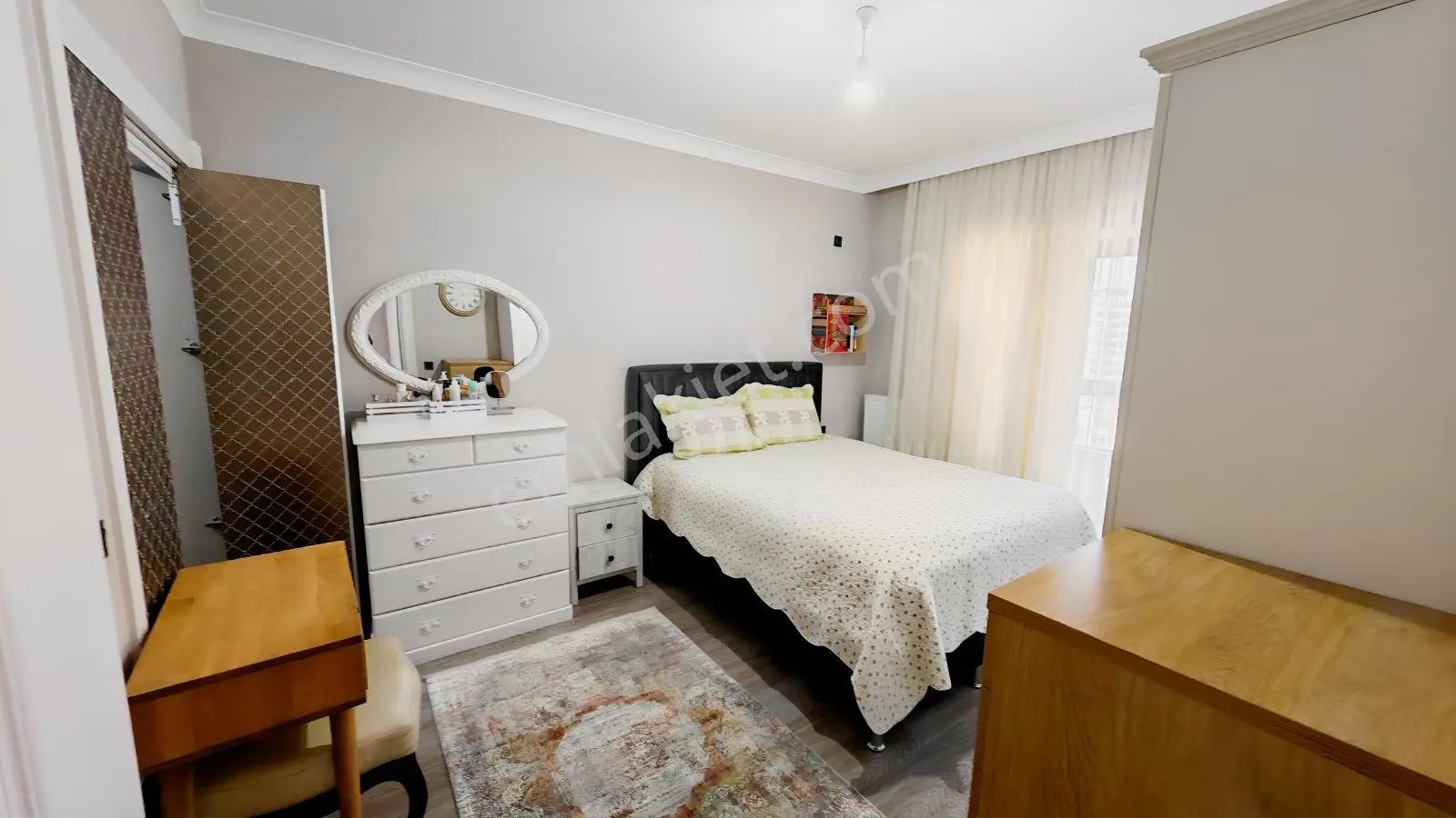 Yenimahalle Cumhuriyet Mah. De Havuzlu Sitede 4+1 Satılık Daire — fotoğraf 4