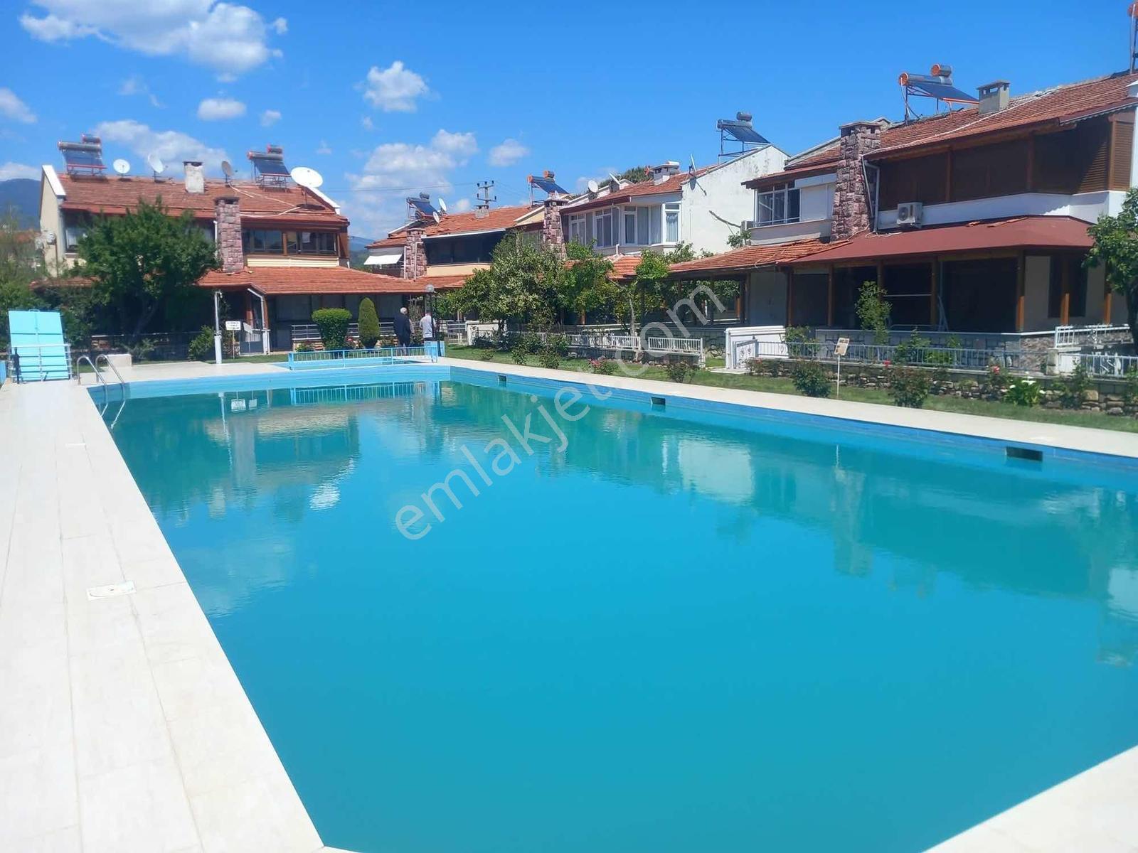 Akçay Coşgun Emlak'tan Denize 300m Site İçerisinde Havuzlu Villa — fotoğraf 13