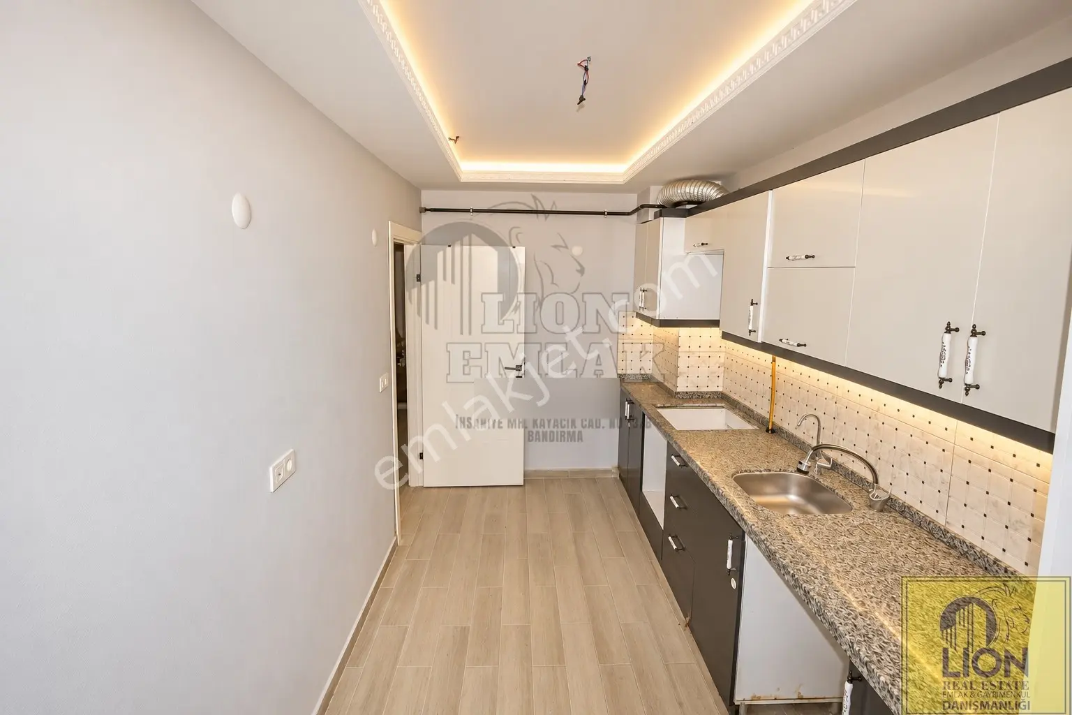 Lıon Emlak'tan 600 Evler'de Arakat,balkonlu Satılık 2+1 Daire — fotoğraf 6