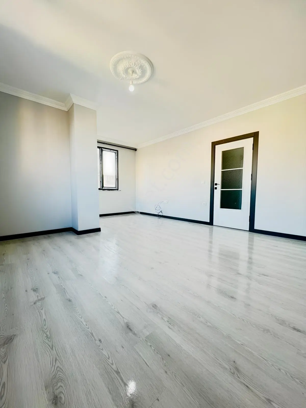 Antalya Caddesi'Nde Cadde Cepheli! Oturuma Hazır Ebeveynli 2+1