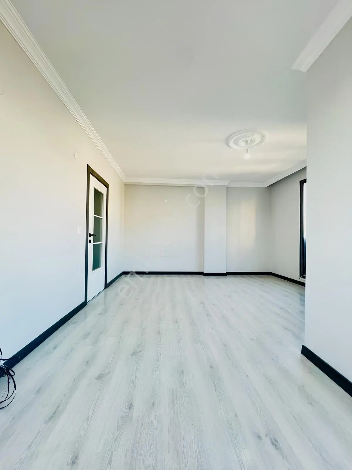 Antalya Caddesi'nde Cadde Cepheli! Oturuma Hazır Ebeveynli 2+1 — fotoğraf 4