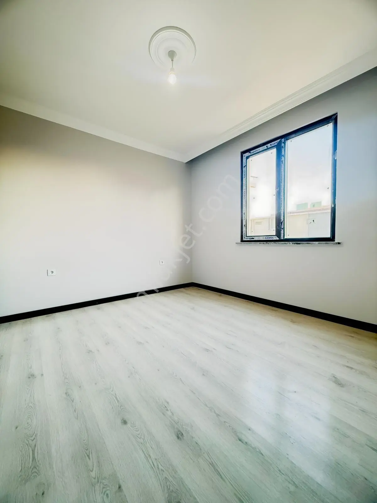 Antalya Caddesi'nde Cadde Cepheli! Oturuma Hazır Ebeveynli 2+1 — fotoğraf 11
