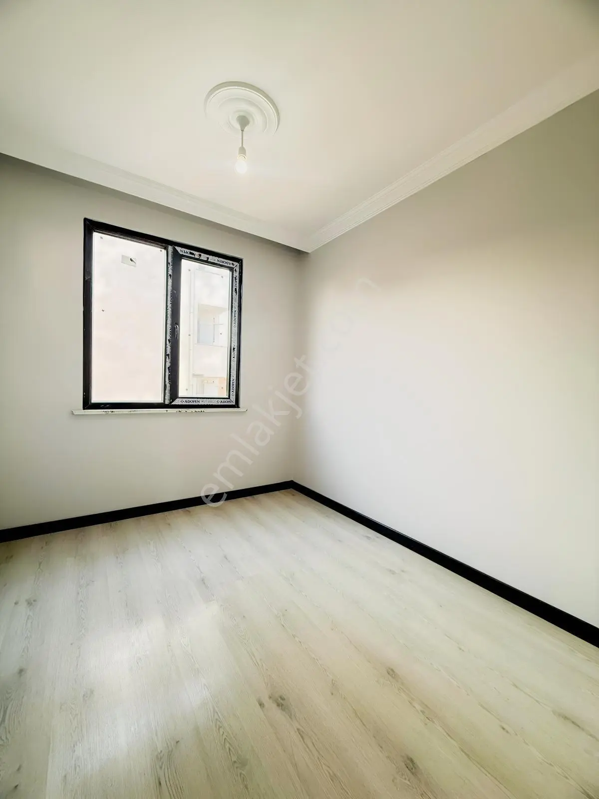 Antalya Caddesi'nde Cadde Cepheli! Oturuma Hazır Ebeveynli 2+1 — fotoğraf 12