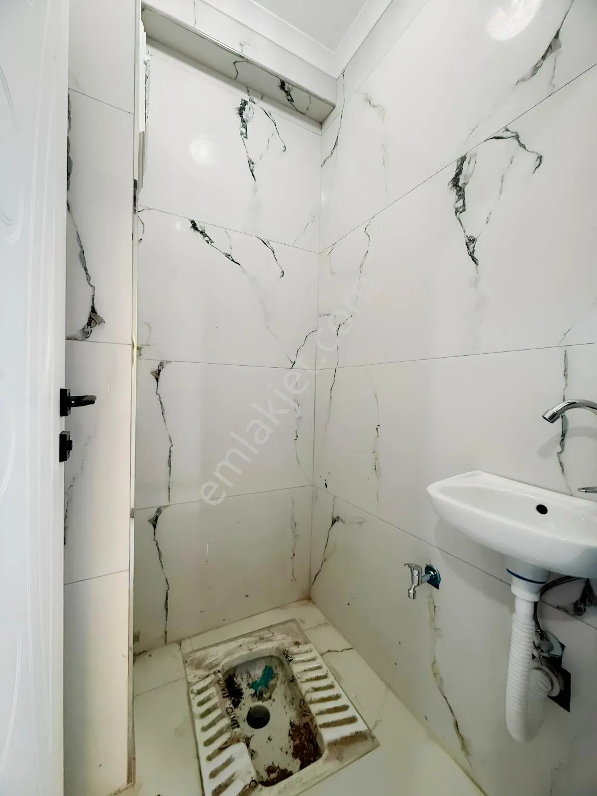 Antalya Caddesi'nde Cadde Cepheli! Oturuma Hazır Ebeveynli 2+1 — fotoğraf 18