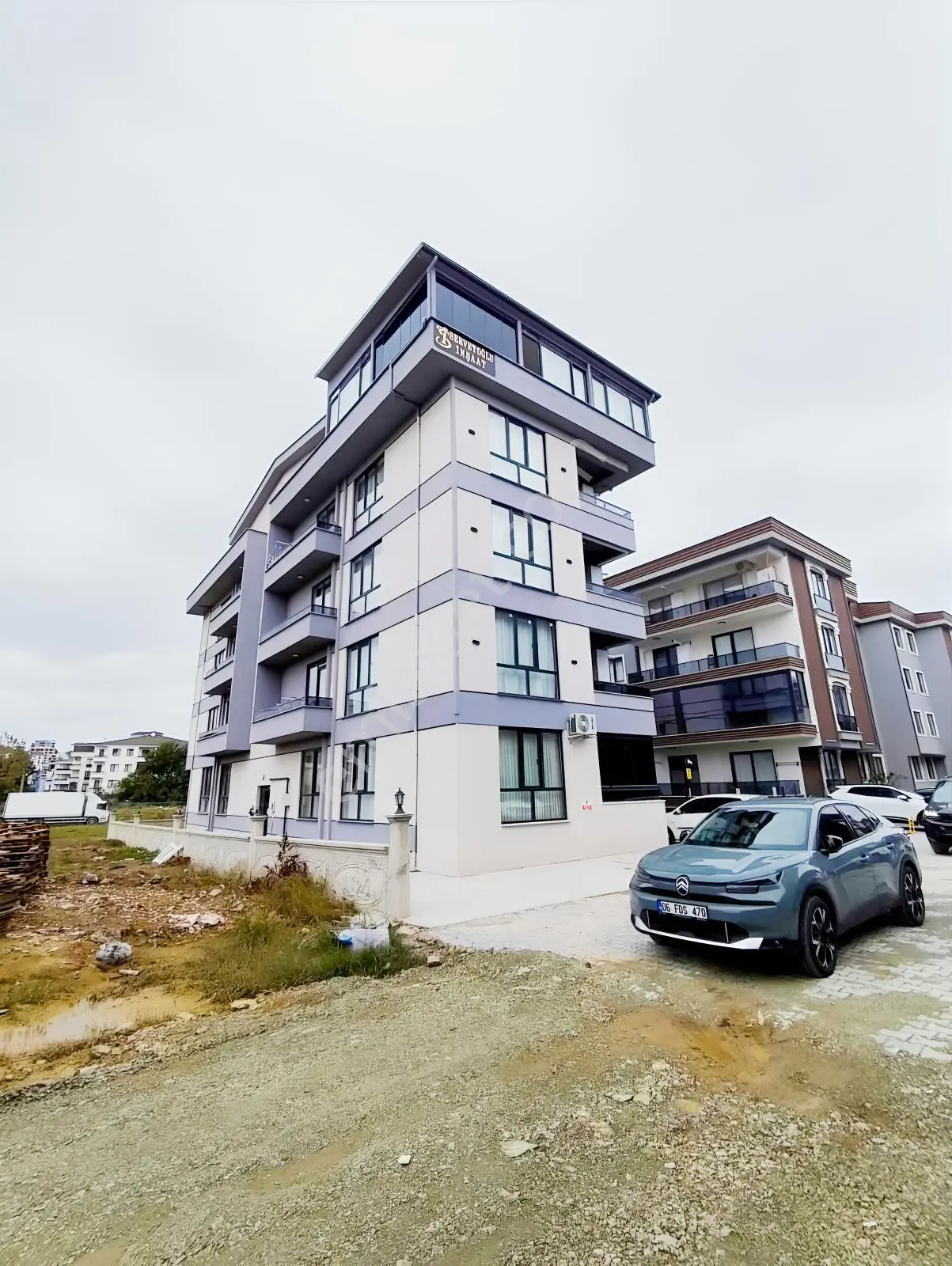 Çiftlikköy'De Doğa Manzaralı, Teraslı 3+1 Satılık Dubleks Daire