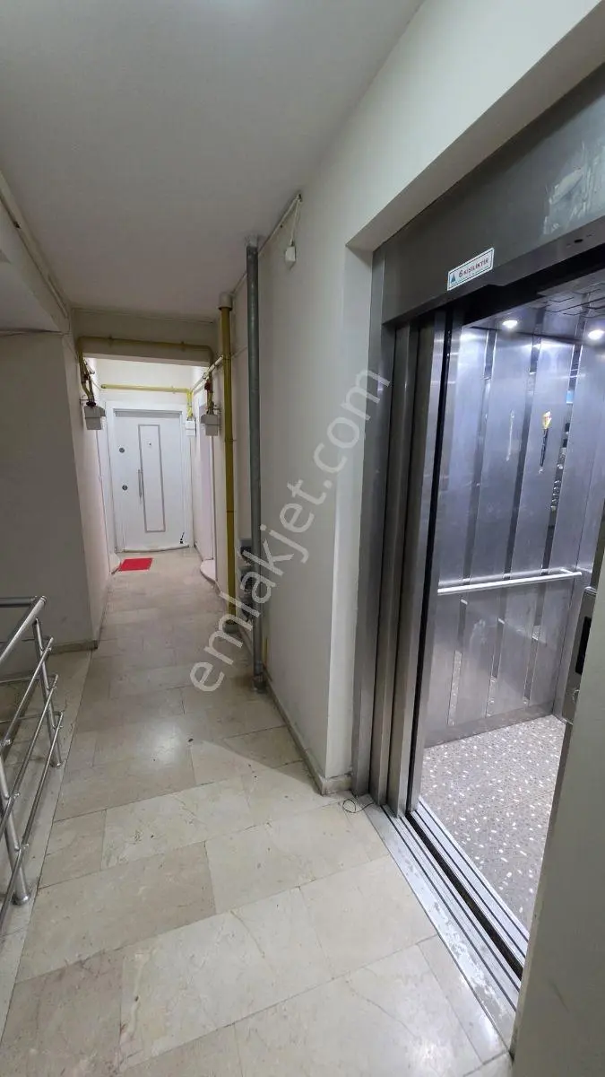 Yenıbaglar Mah Merkezı Konum Satılık Arakat Asansrlu 1+1 Esyalı — fotoğraf 5