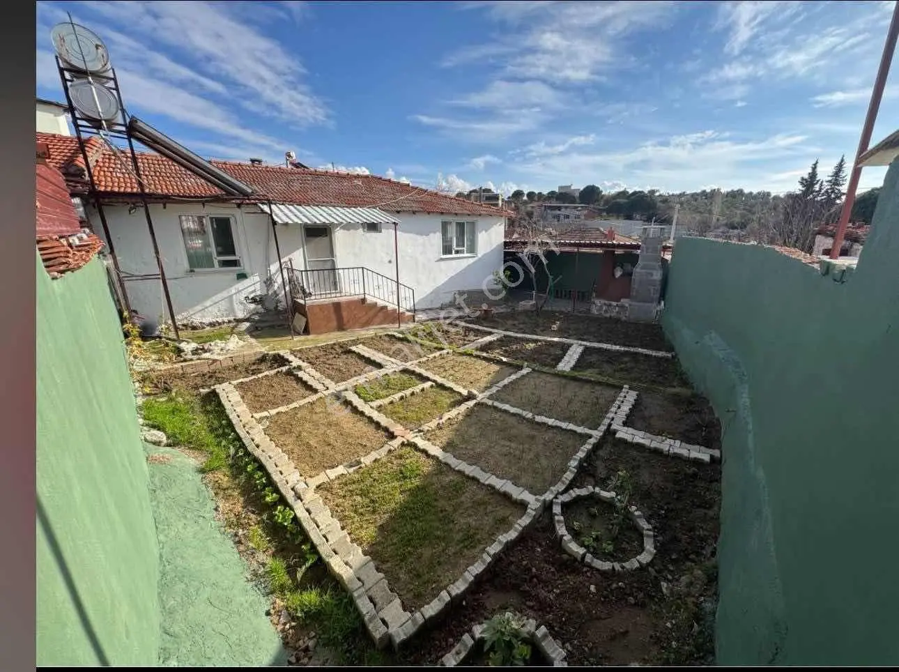 Akçay Coşgun Emlaktan Köy İçinde Şirin Köy Evi
