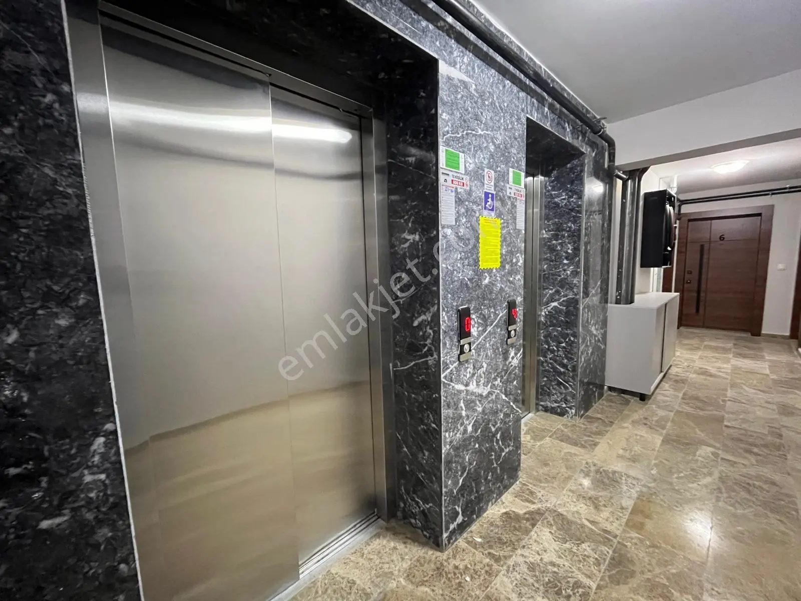 Sbell'den Bahçelievler'de Lüks Binada Giriş Katta Teraslı 1+1 — fotoğraf 13