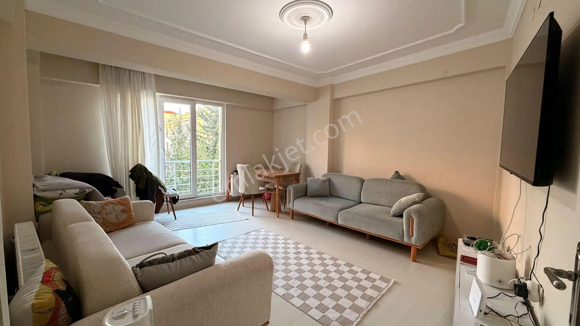 B&U Gayrimenkulden Karakaşta Şehrin Merkezinde Satılık 2+1 Daire