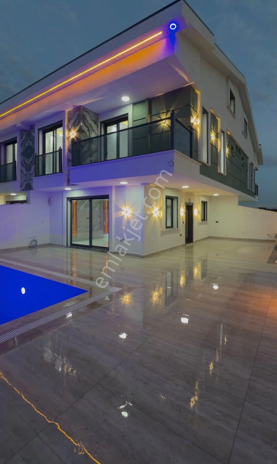 Didim Efeler Mahallesi'Nde Havuzlu 3+1 Müstakil Villa