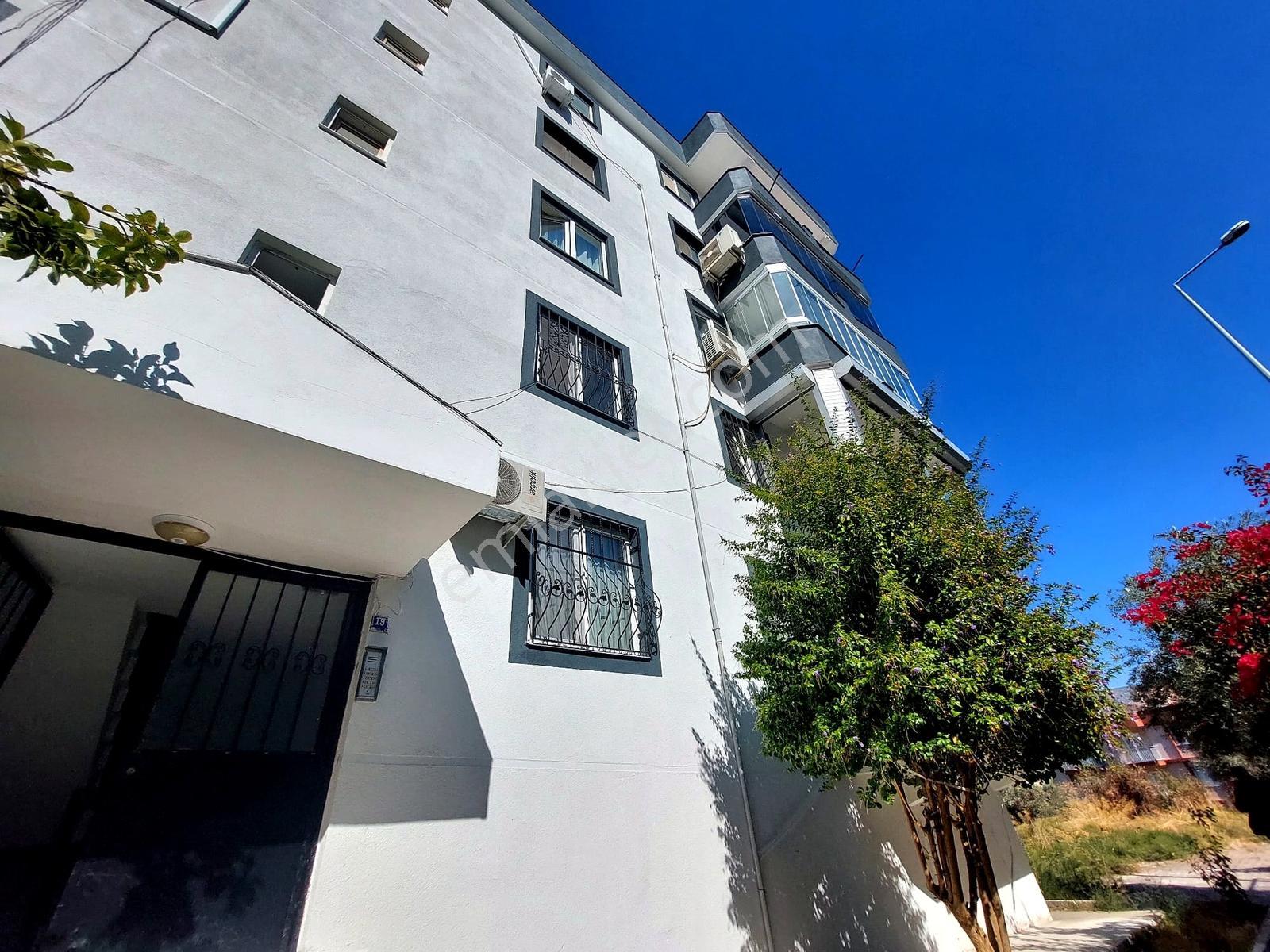 Kusadasi Merkez Hacifeyzullah Mah 3+1 Satilik Daire 5.500.000 Tl — fotoğraf 3