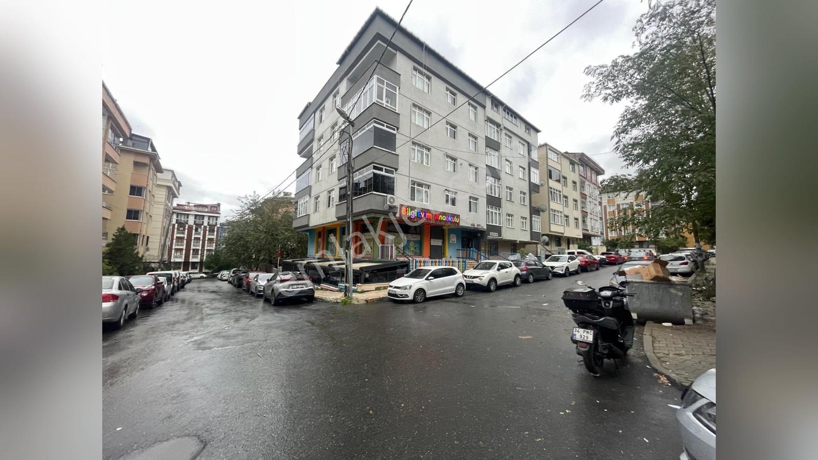 Eyüp Yeşilpınarda Metroya Beş Dakika Mesfade 2+1 Stılık Daire