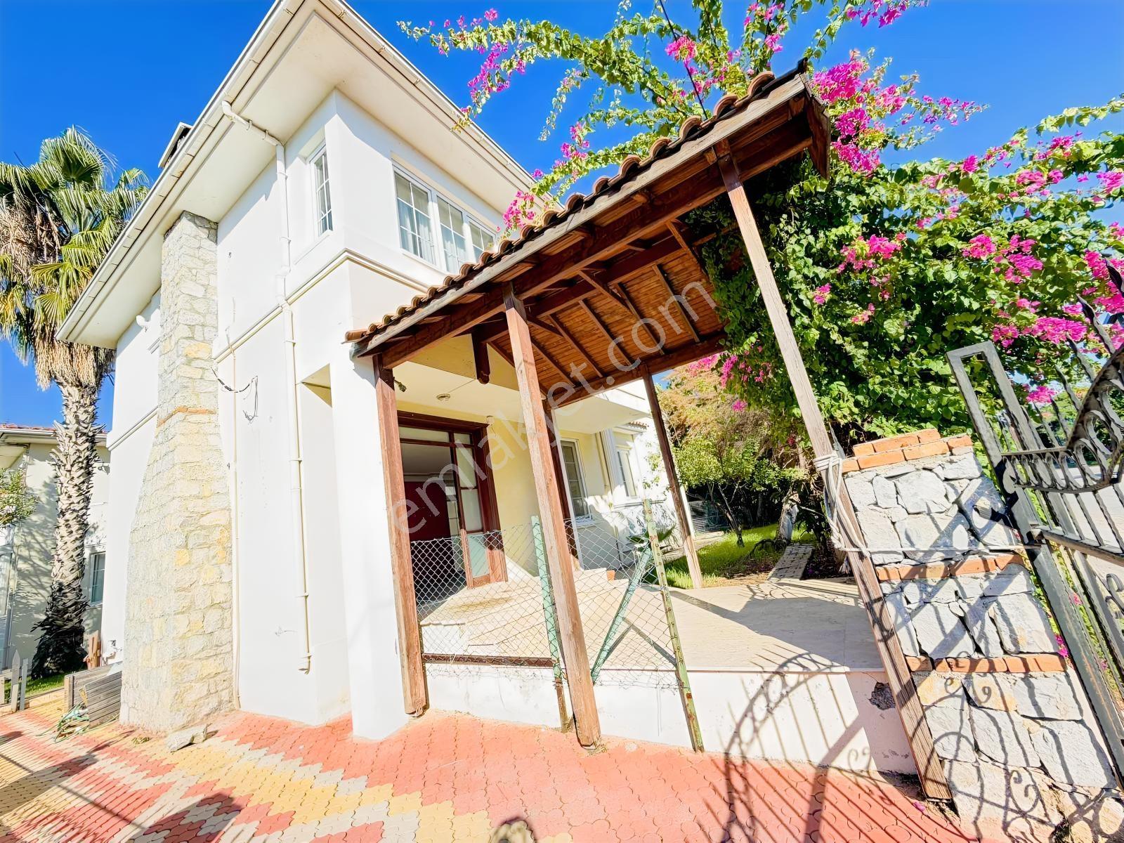 Fethiye Akarcada 679 M2 Arsa İçinde Satılık 3 Bağımsız Villa