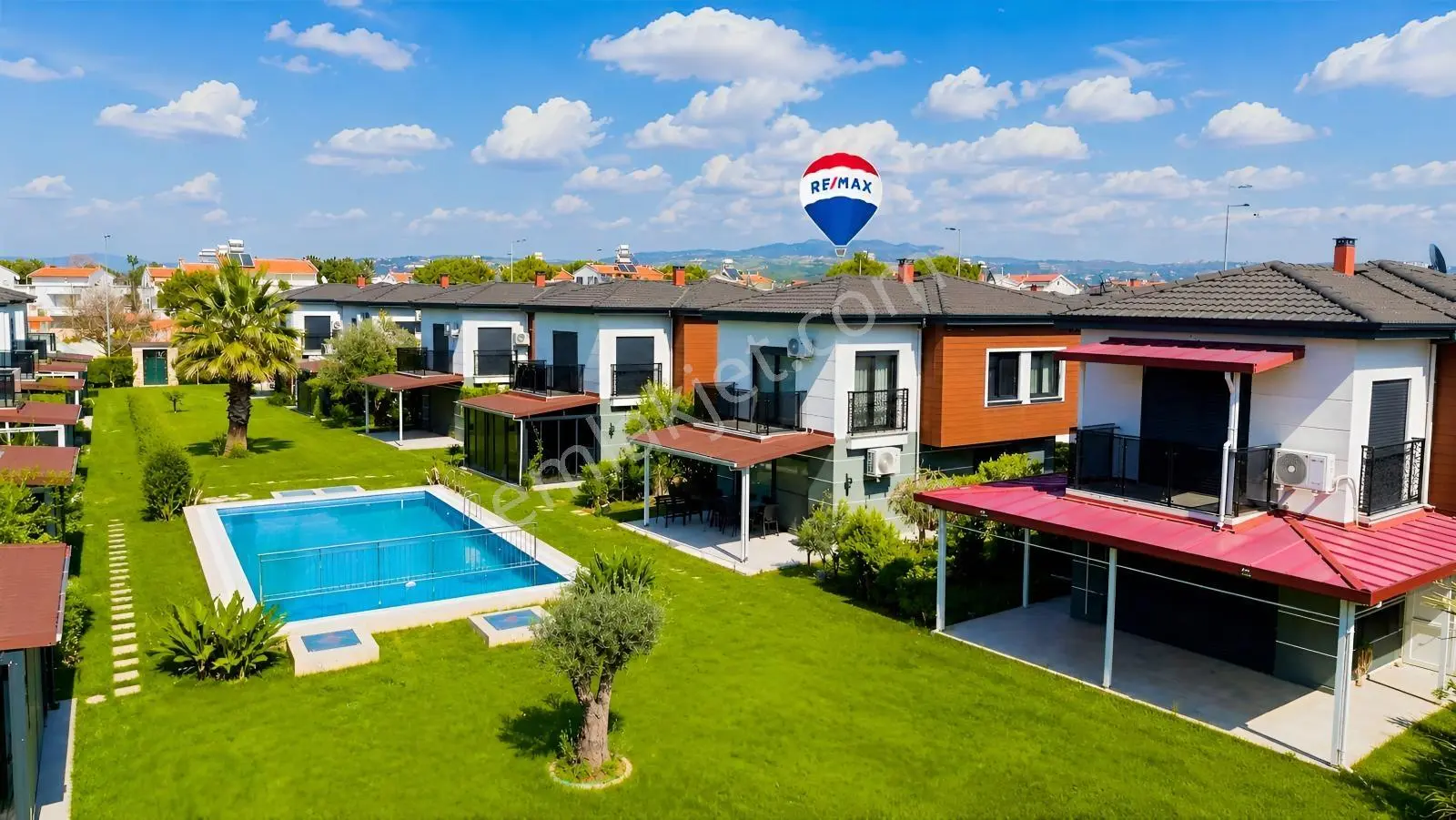 Denize Yakın,Havuzlu Sitede Ferah Ve Havadar 3+1 Vill