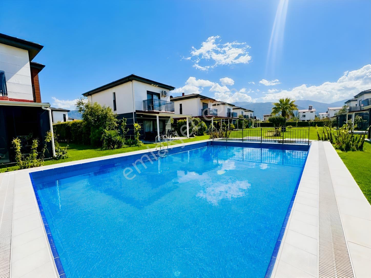 Denize Yakın,havuzlu Sitede Ferah Ve Havadar 3+1 Vill — fotoğraf 8