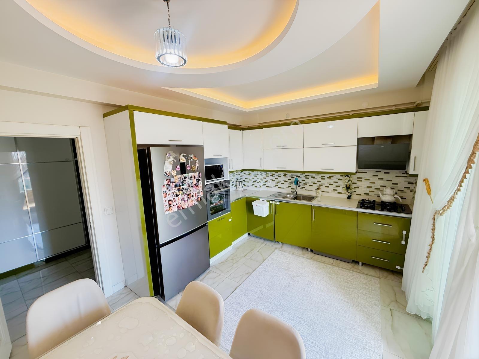 Bağcılar Ahmet Kaya Caddesinde 110m2 Ferah 2+1