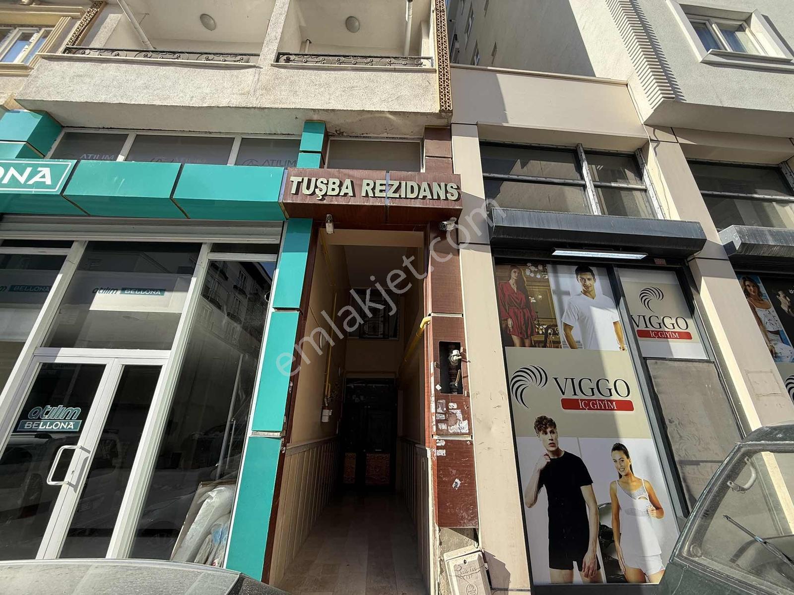 Van Sıhke Caddesi Üzerinde Satılık 2+1 Eşyalı Dublex Daire — fotoğraf 3