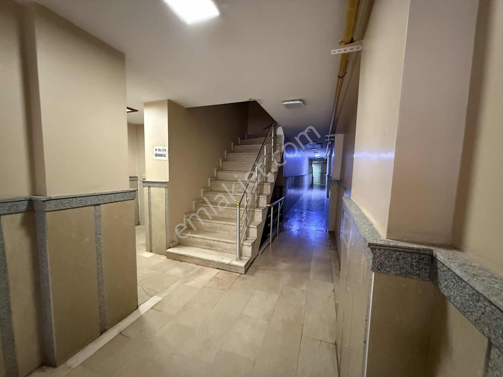 Van Sıhke Caddesi Üzerinde Satılık 2+1 Eşyalı Dublex Daire — fotoğraf 4