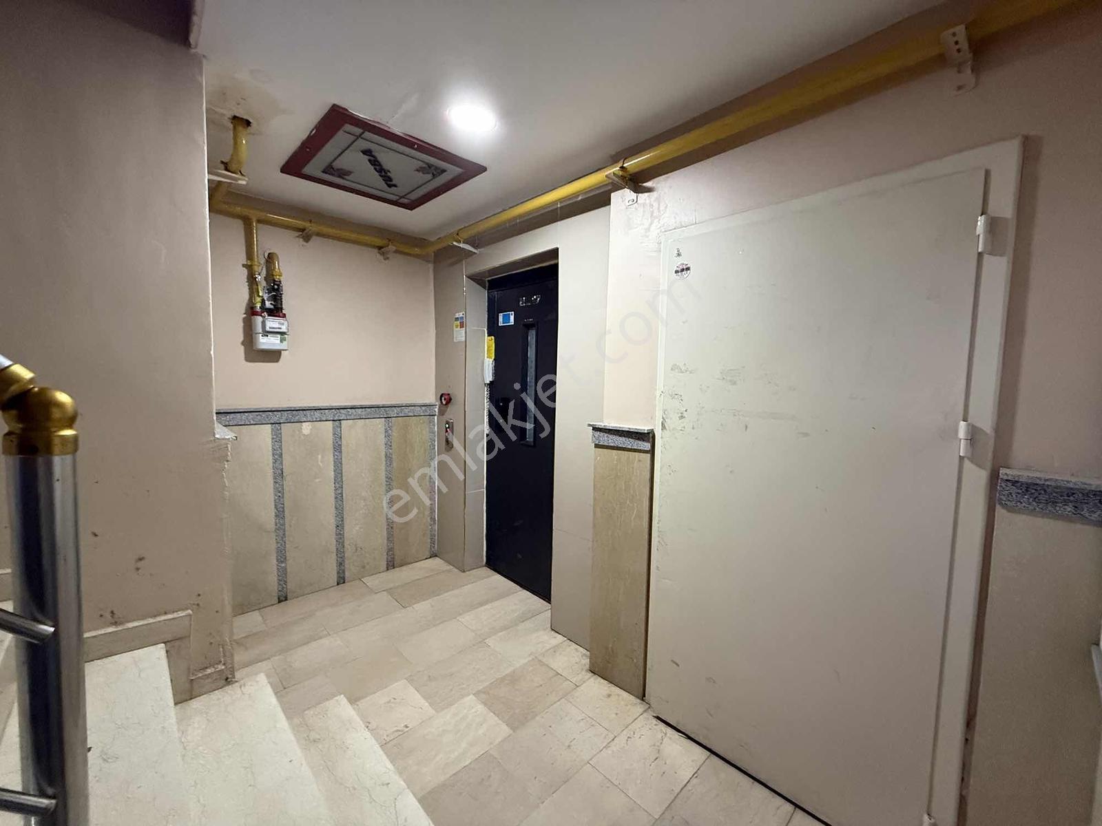 Van Sıhke Caddesi Üzerinde Satılık 2+1 Eşyalı Dublex Daire — fotoğraf 5
