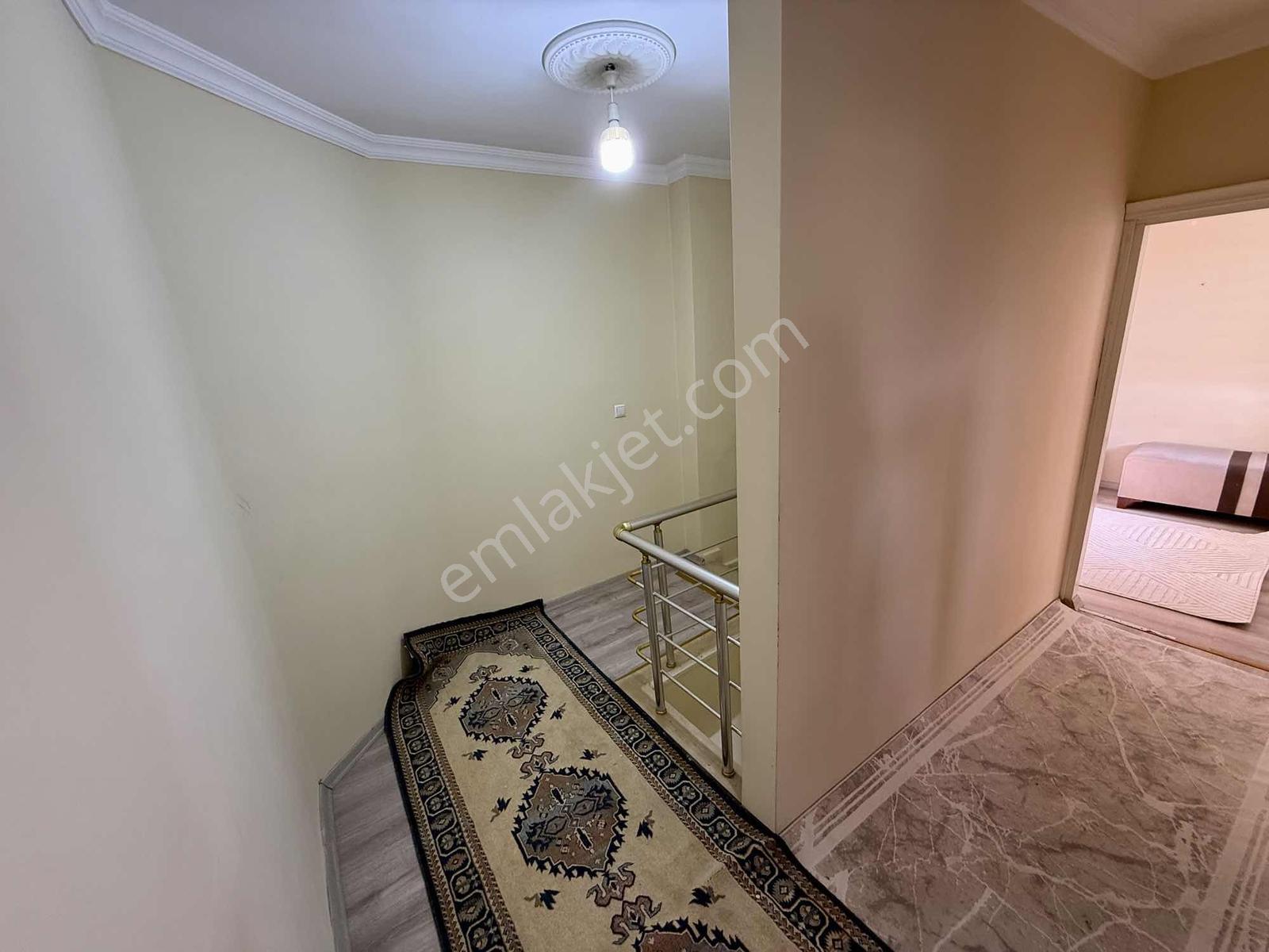 Van Sıhke Caddesi Üzerinde Satılık 2+1 Eşyalı Dublex Daire — fotoğraf 13