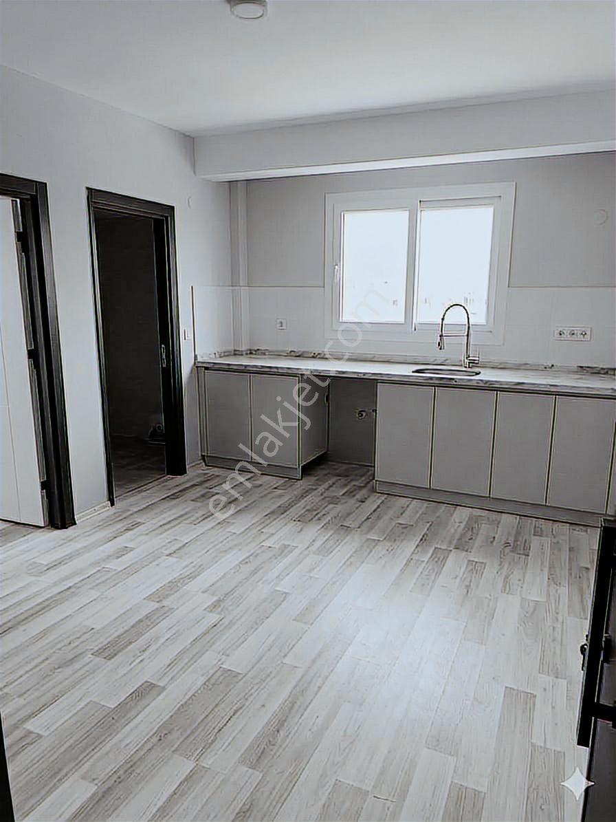 Kozan Gayrimenkulden Üniversite Kavşağında Acilll Sıfır 1+1 — fotoğraf 3