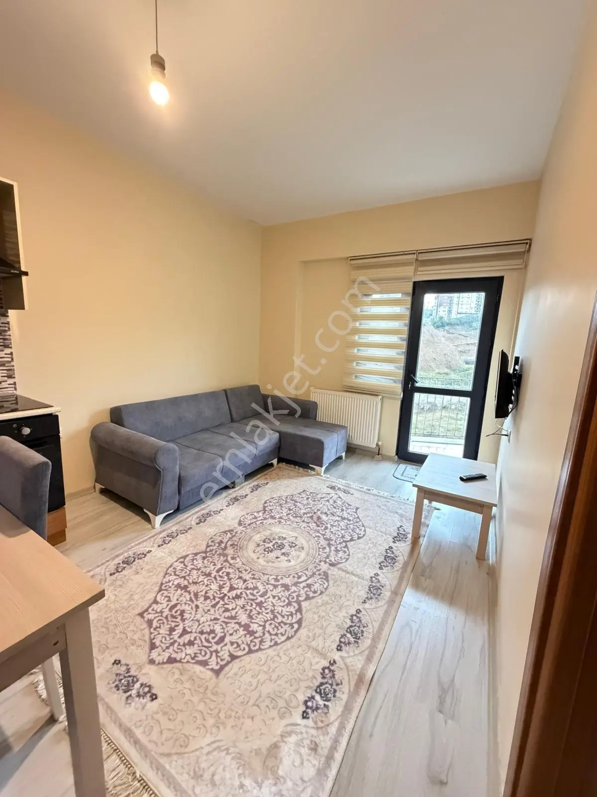 Eminevime Uygun-kat Mülkiyetli-balkonlu-boyalı-temiz-1+1 Eşyalı — fotoğraf 2