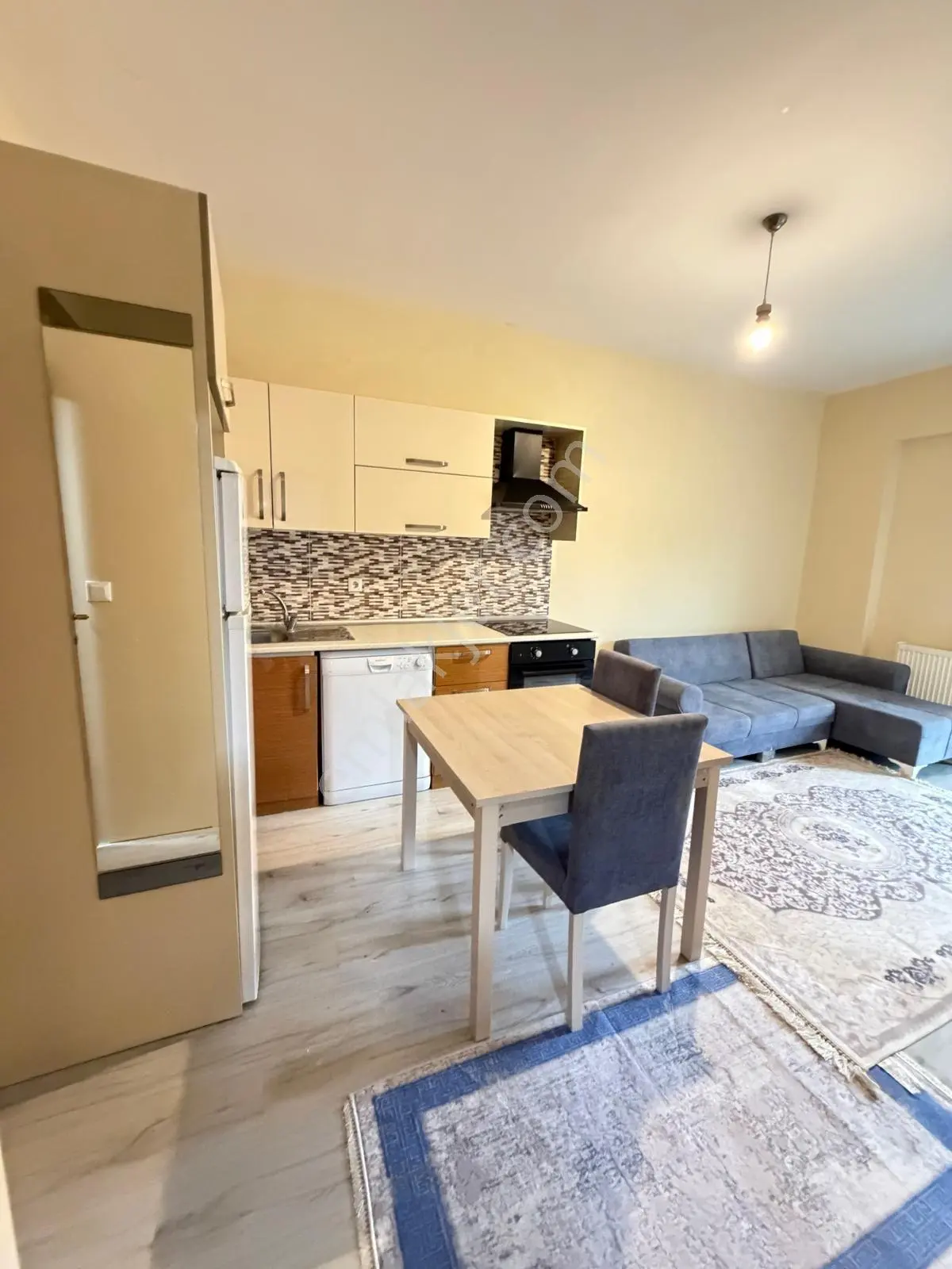 Eminevime Uygun-kat Mülkiyetli-balkonlu-boyalı-temiz-1+1 Eşyalı — fotoğraf 3