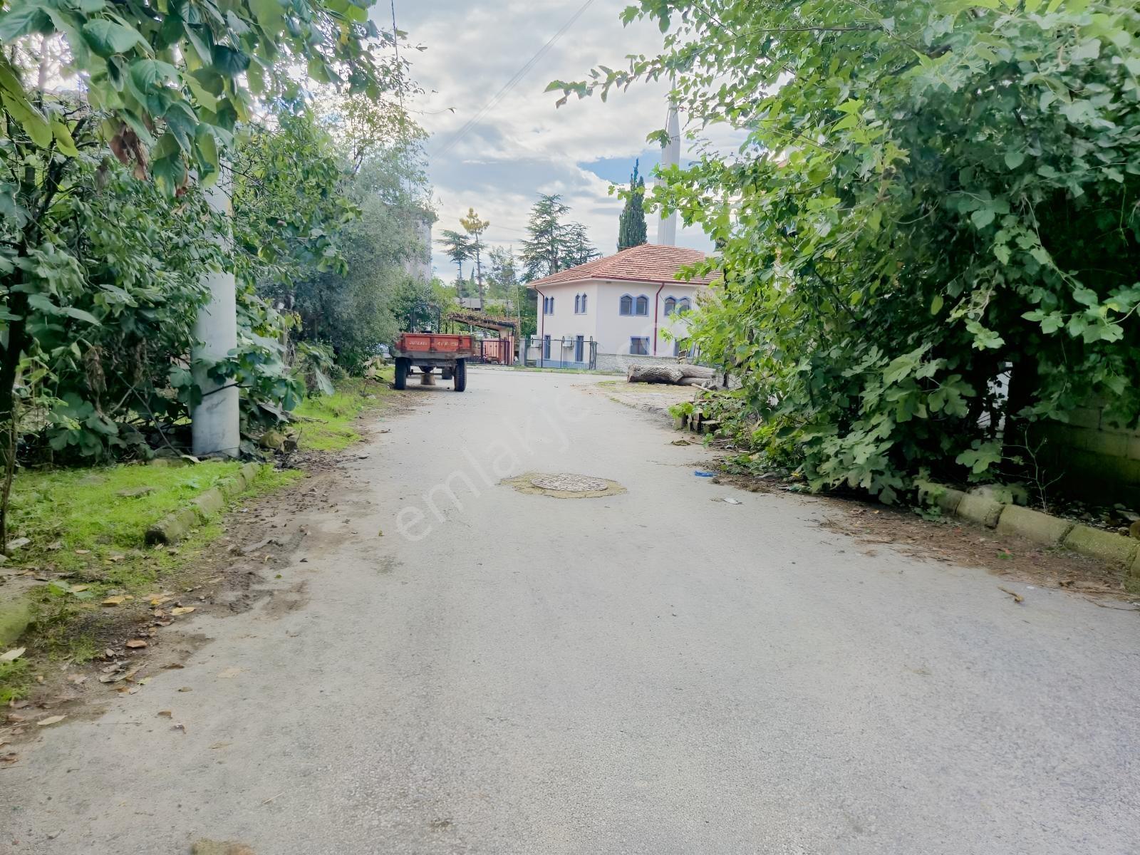 Adaplatin'den Geyve Merkezde 300 M2 Köşe Arsa %40 3 Kat İmarlı — fotoğraf 2