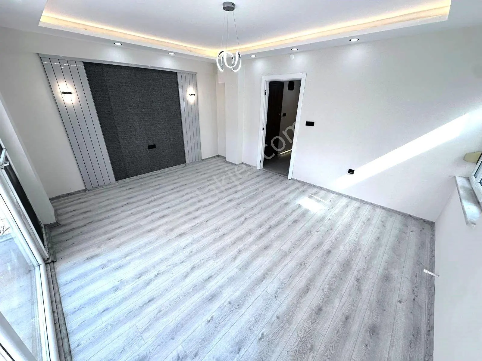 𝄞melodi'den Tam Akçay Merkez'de Ayrı Mutfaklı Arakat Ebeveyn Banyolu 2+1 Daire — fotoğraf 2