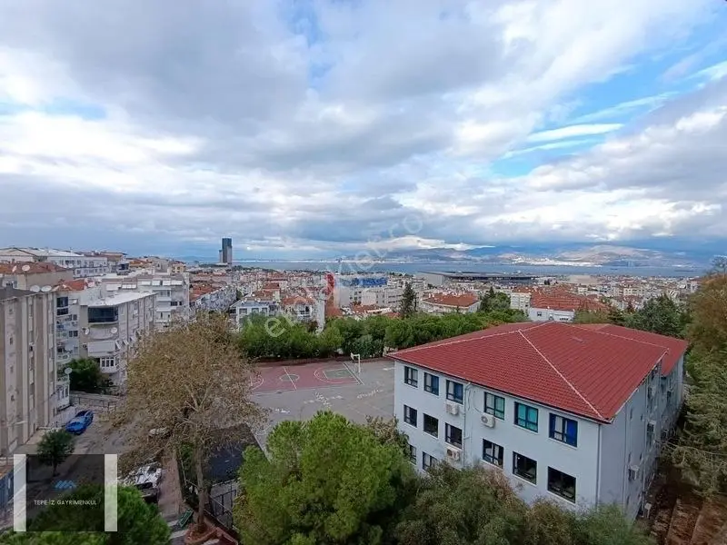 İzmir Demokrasi Üniversitesi Yakını Deniz Manzaralı Daire..