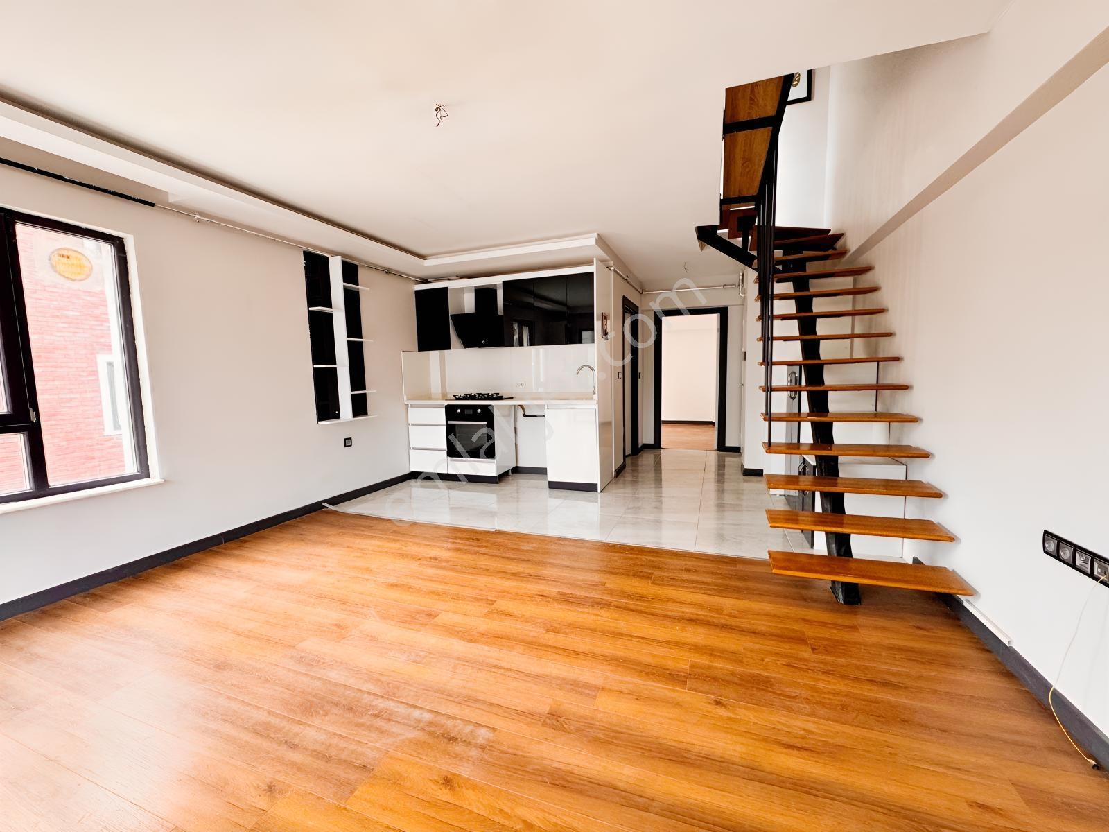 İncek Mahallesinde Bulvarın Dibinde Satılık 2+1 Teraslı Daire
