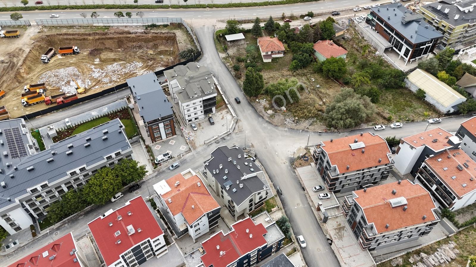 İncek Mahallesinde Bulvarın Dibinde Satılık 2+1 Teraslı Daire — fotoğraf 3