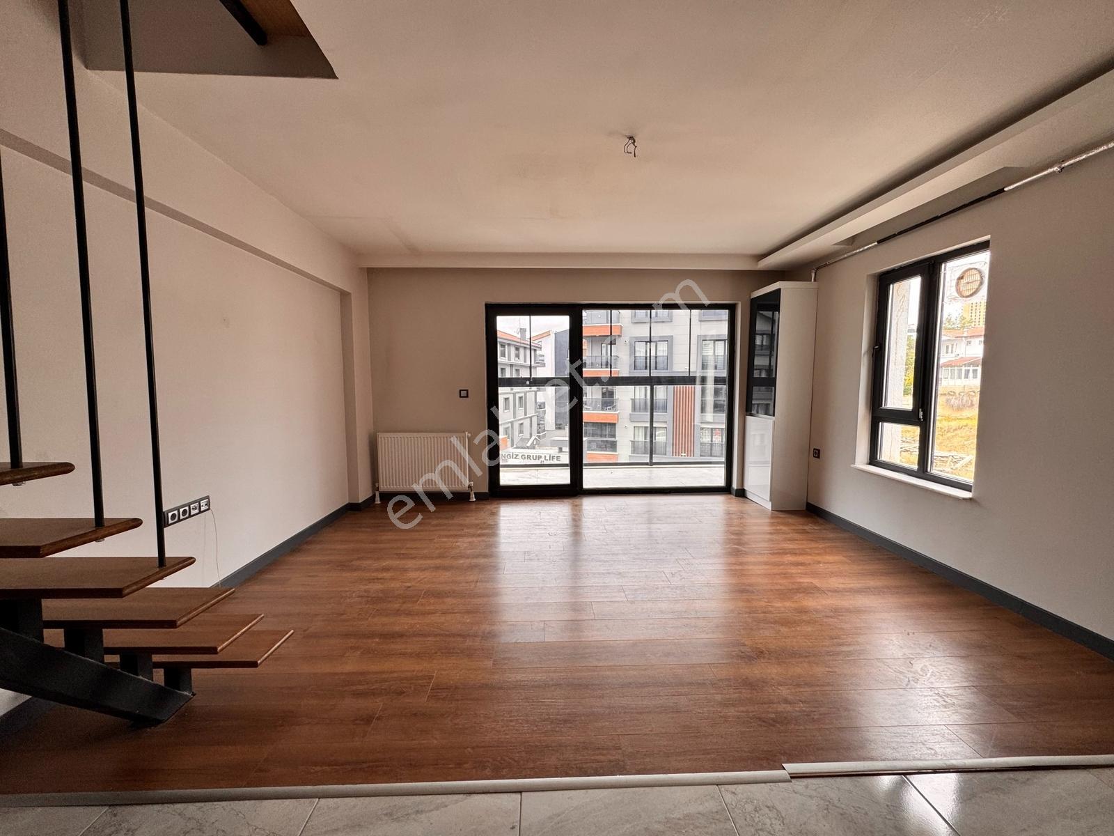 İncek Mahallesinde Bulvarın Dibinde Satılık 2+1 Teraslı Daire — fotoğraf 8