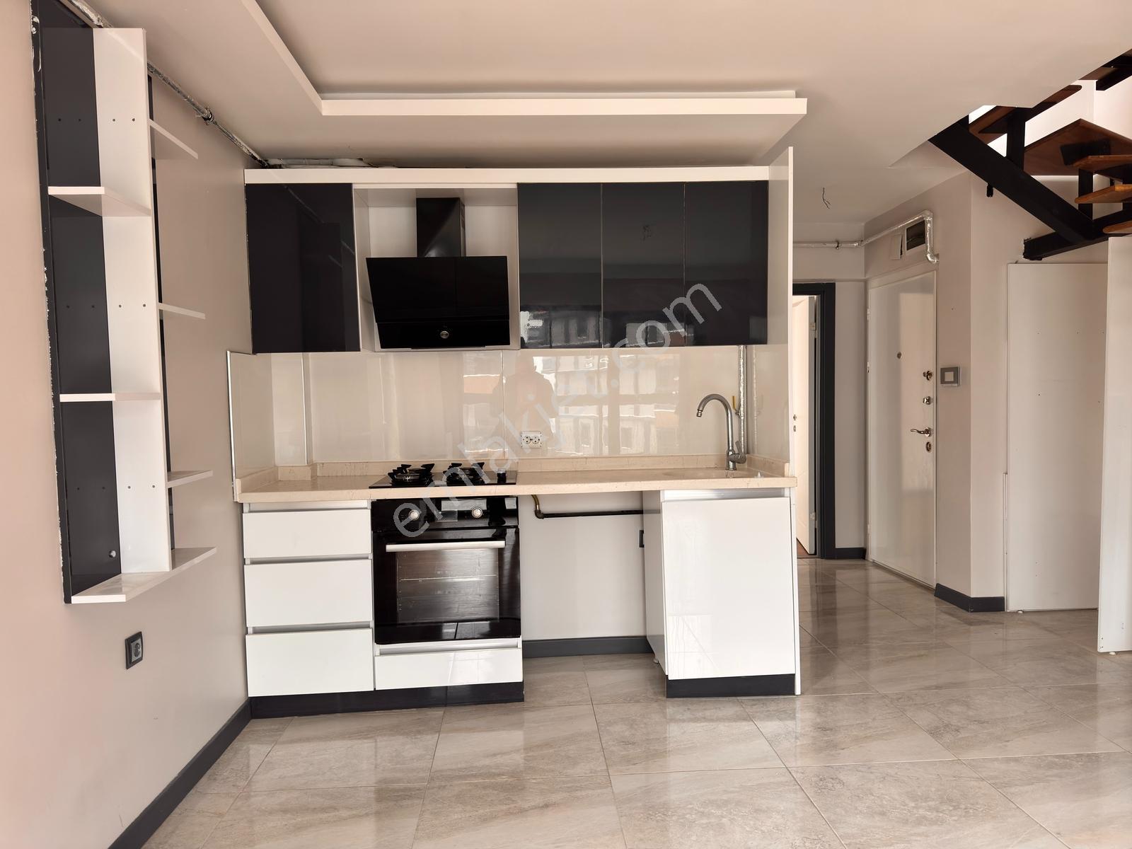 İncek Mahallesinde Bulvarın Dibinde Satılık 2+1 Teraslı Daire — fotoğraf 9