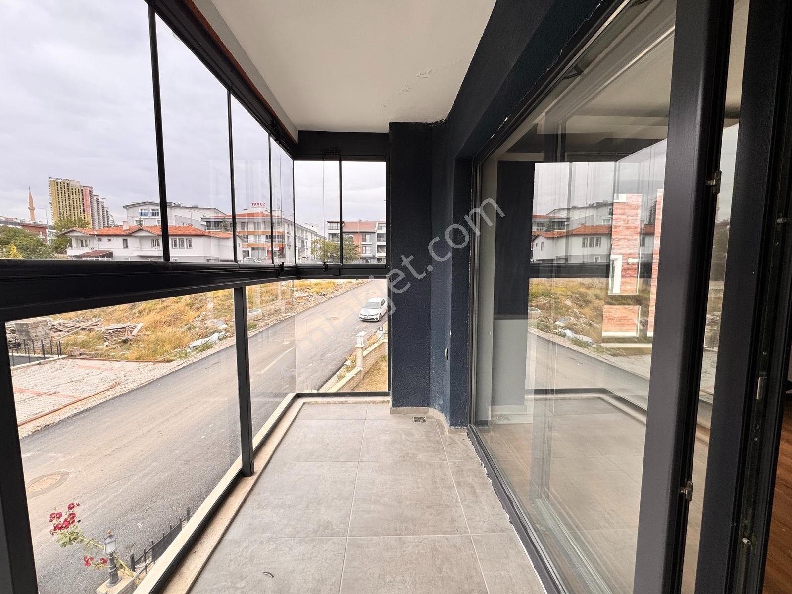 İncek Mahallesinde Bulvarın Dibinde Satılık 2+1 Teraslı Daire — fotoğraf 15